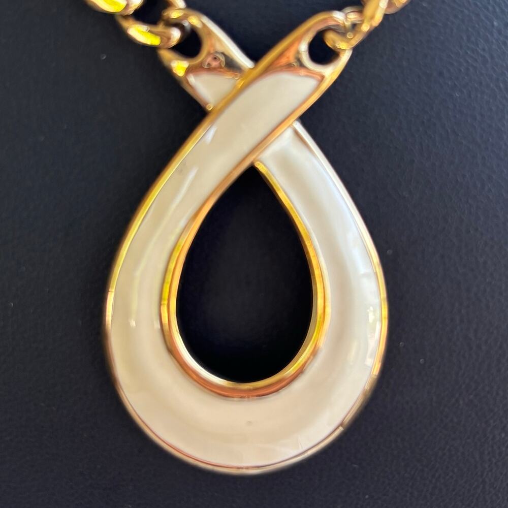 Vintage Napier Cream Enamel Gold Tone Teardrop Pendant Necklace Signed